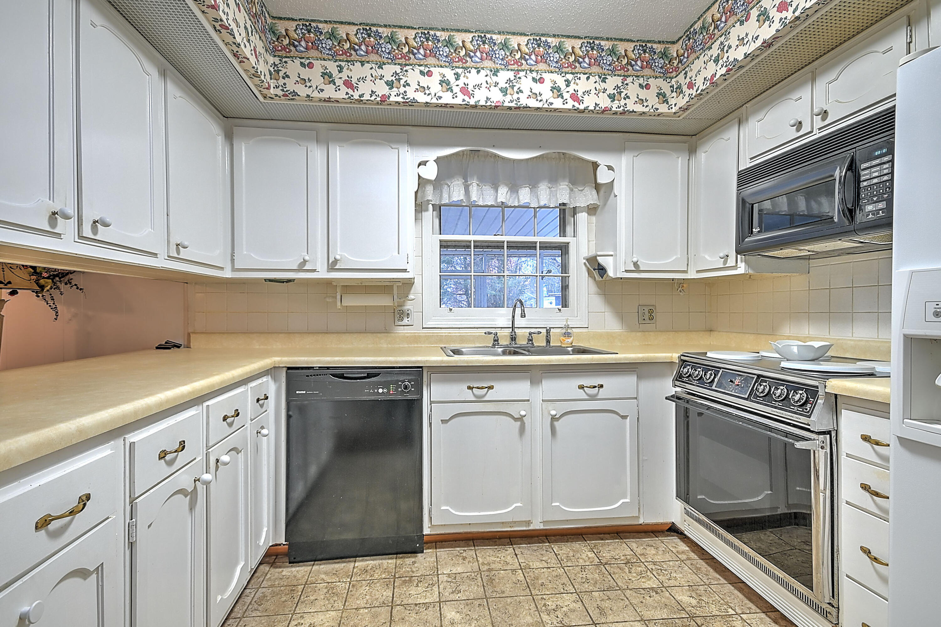1805 Broadmoor Road Johnson City, TN 37604 - Photo 28 of 48 1805 Broadmoor B-17