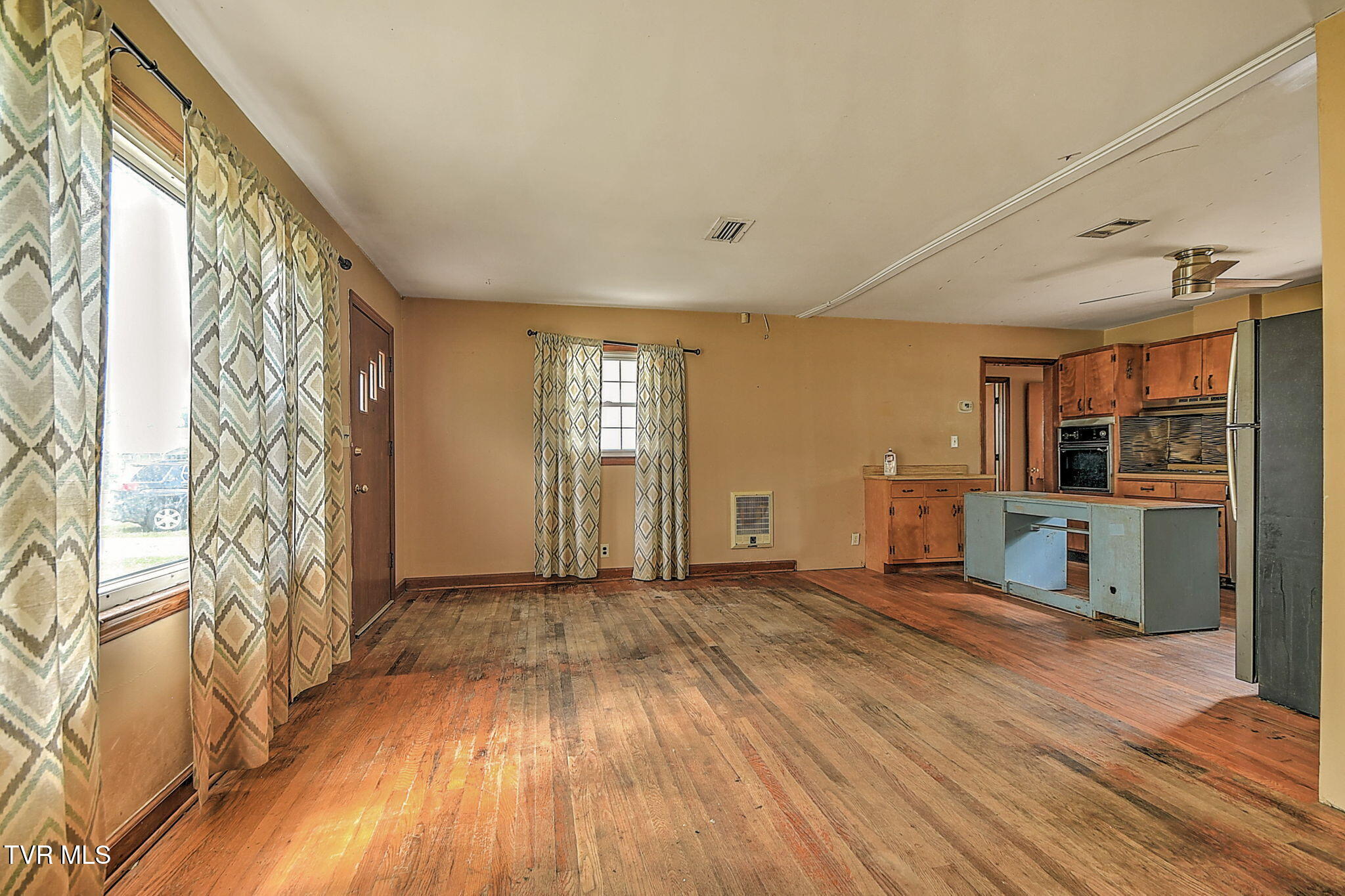 412 South Main Street Elizabethton, TN 37643 - Photo 31 of 34 5-web-or-mls-412 S Main JH-6