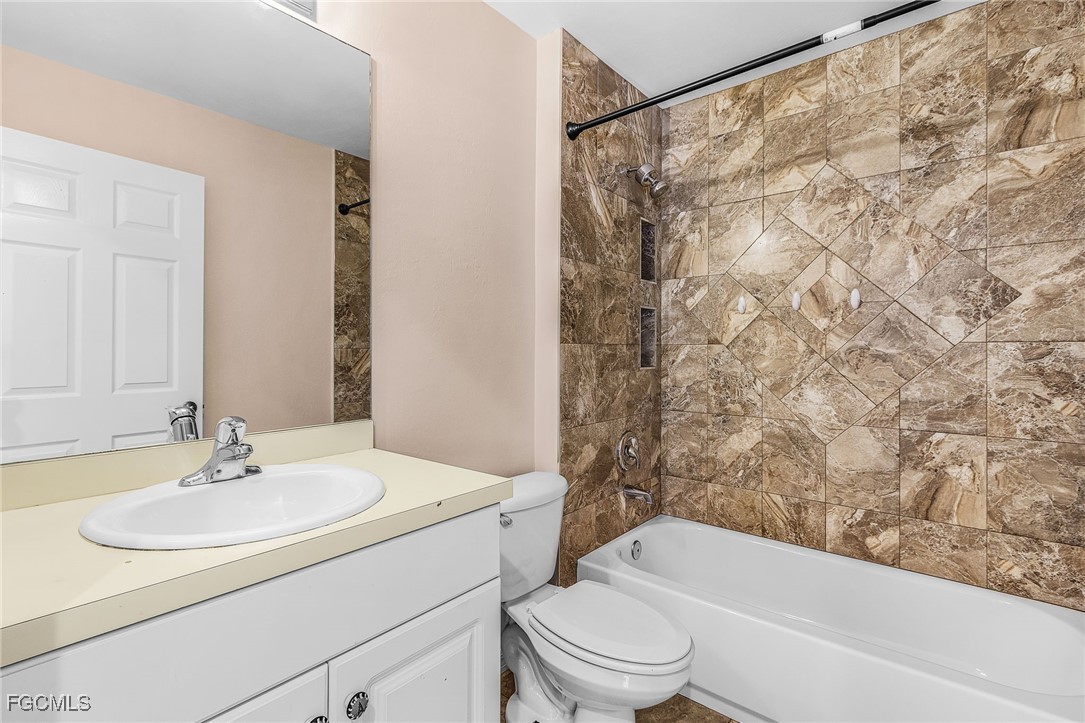 1644 Dawnview Street North Port, FL 34288 - Photo 13 of 32 a bathroom with a sink and a mirror