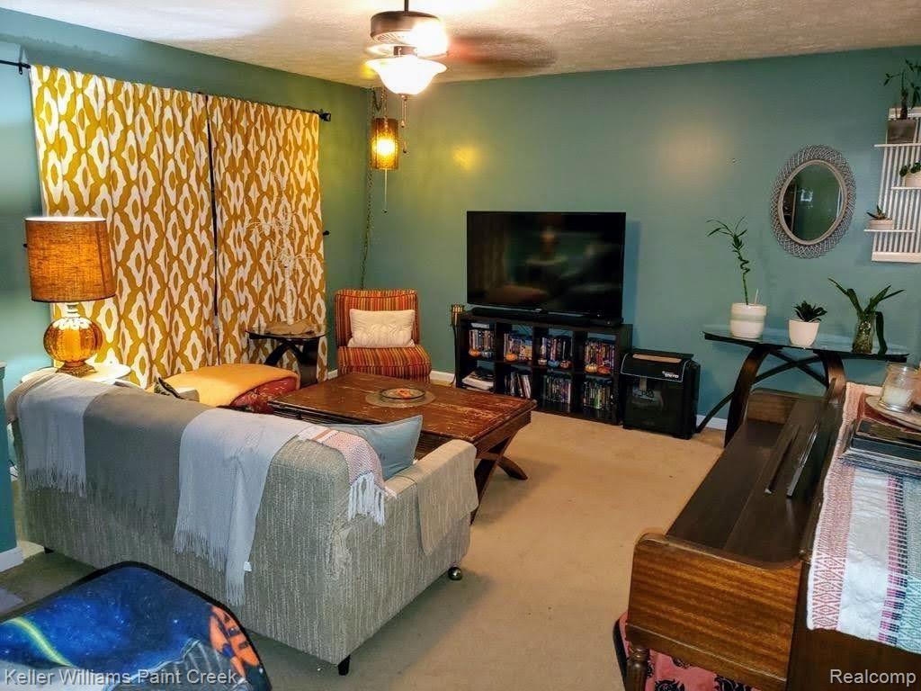 1780 June Avenue Rochester, MI 48309 - Photo 3 of 14 Living rm.jpg