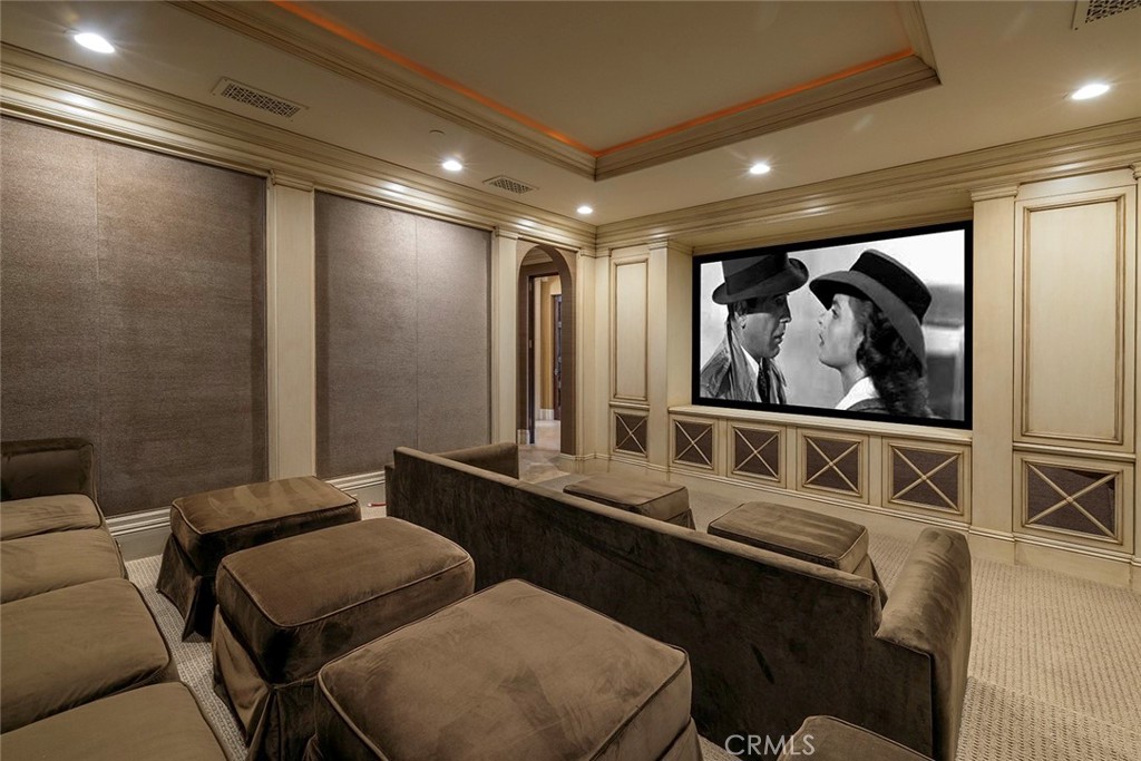 10 Fairway Point Newport Coast, CA 92657 - Photo 19 of 31 a bathroom with 2 sink and a mirror