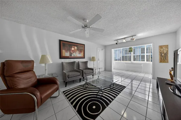 $1,950 | 6253 Bay Club Drive, Unit 1, Fort Lauderdale, FL 33308