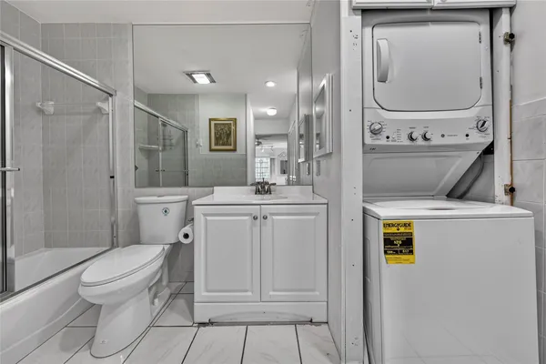 $1,950 | 6253 Bay Club Drive, Unit 1, Fort Lauderdale, FL 33308