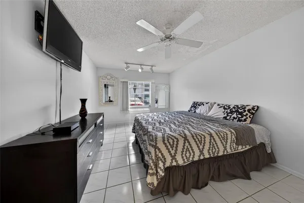 $1,950 | 6253 Bay Club Drive, Unit 1, Fort Lauderdale, FL 33308