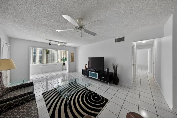$1,950 | 6253 Bay Club Drive, Unit 1, Fort Lauderdale, FL 33308