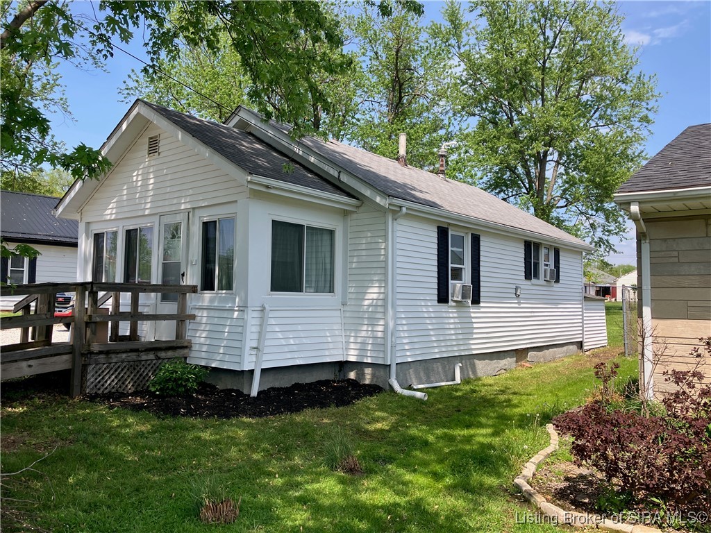 202 R Street Bedford, IN 47421 - Photo 3 of 15