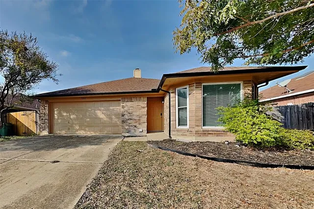 $1,885 | 7204 Harris Meadows Drive, Arlington, TX 76002