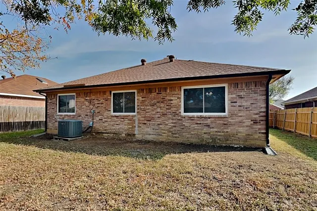 $1,885 | 7204 Harris Meadows Drive, Arlington, TX 76002