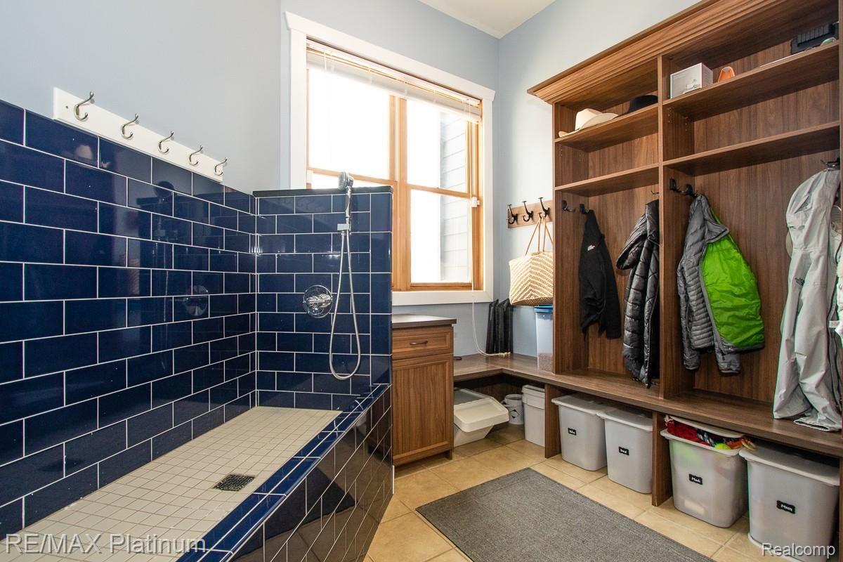 8000 Walsh Road Dexter, MI 48130 - Photo 29 of 80 Mud Room w Dog Shower