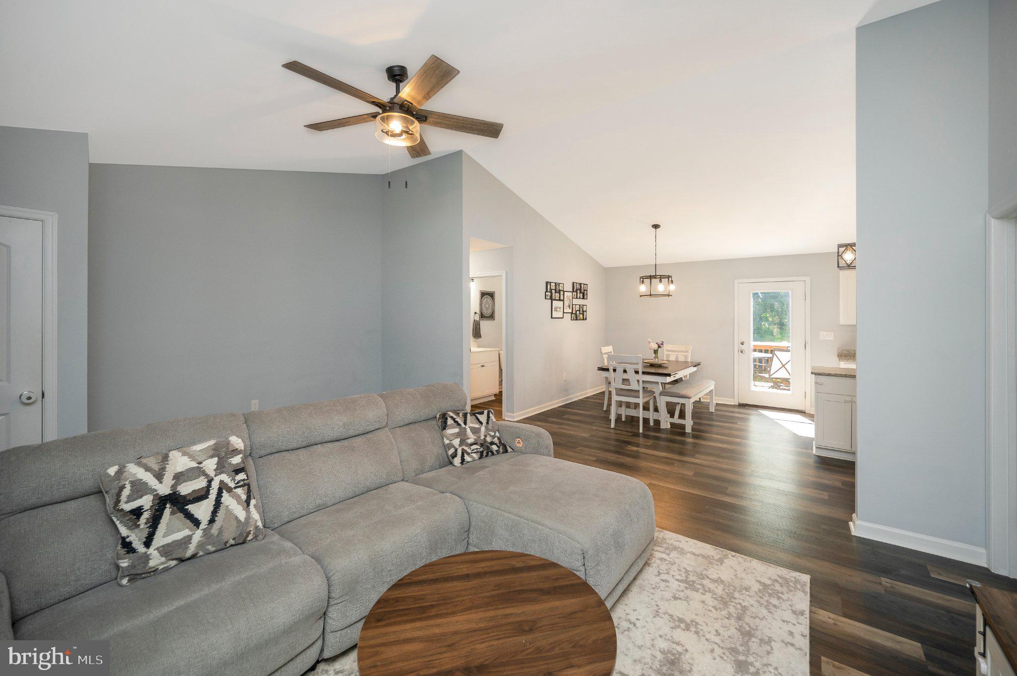 28282 Tatum Road Unionville, VA 22567 - Photo 11 of 52 Modern living space with natural light.
