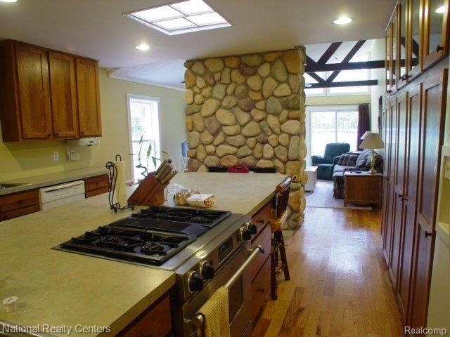 1237 Harmon Road Oakland, MI 48363 - Photo 15 of 17 Kitchen with fp