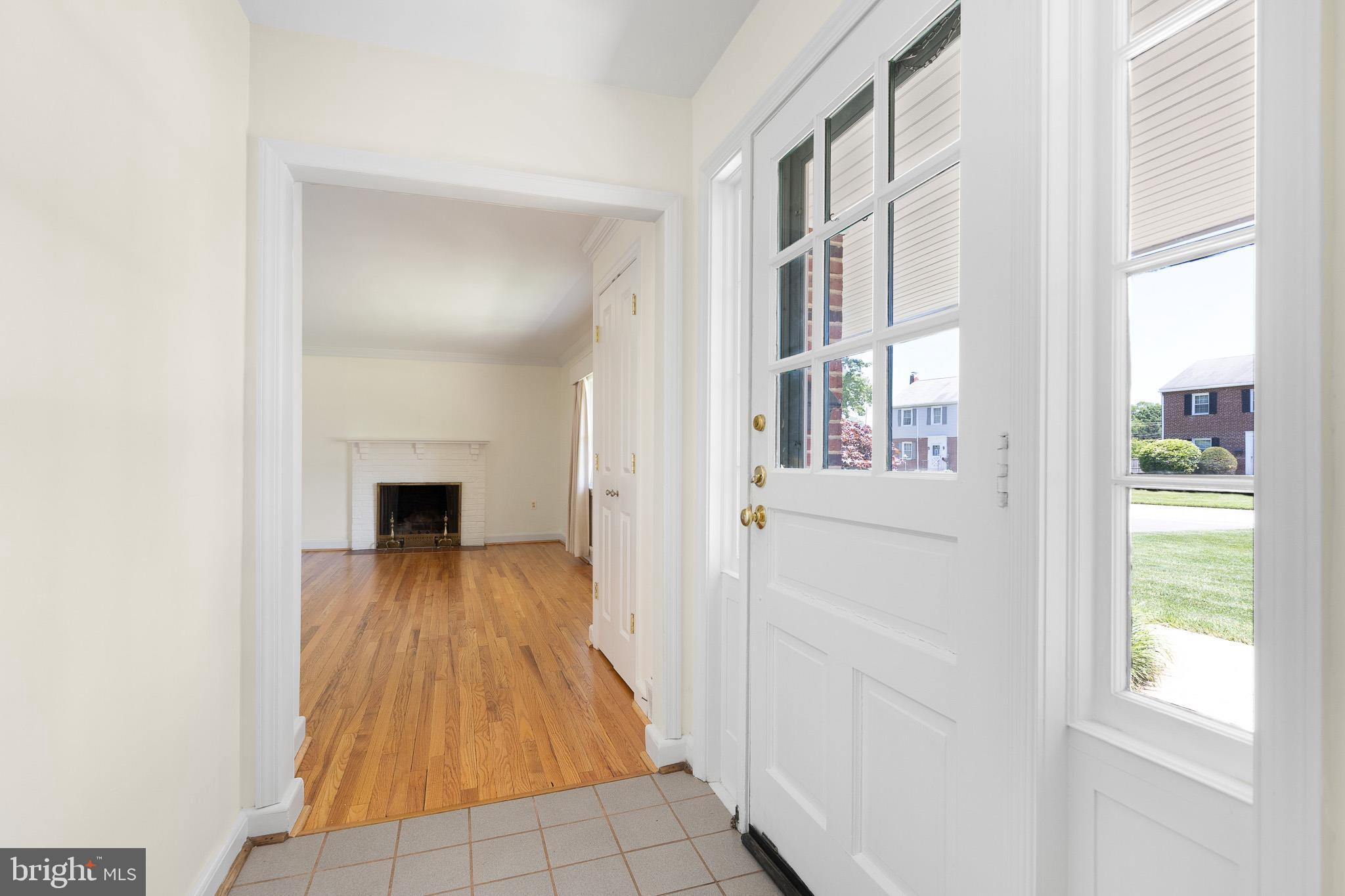9 Windsor Road Wilmington, DE 19809 - Photo 9 of 41 Entrance Foyer