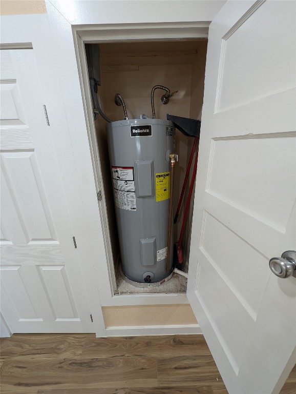 320 Laredo Street Lockhart, TX 78644 - Photo 22 of 27 Utilities featuring water heater