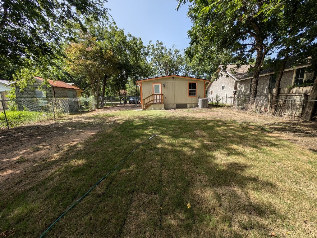 320 Laredo Street Lockhart, TX 78644 - Photo 23 of 27 View of fenced backyard
