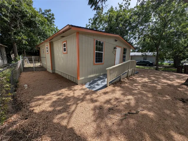 $199,900 | 320 Laredo Street, Lockhart, TX 78644