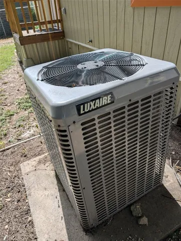 $199,900 | 320 Laredo Street, Lockhart, TX 78644