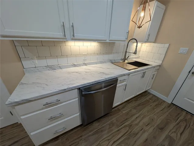 $199,900 | 320 Laredo Street, Lockhart, TX 78644