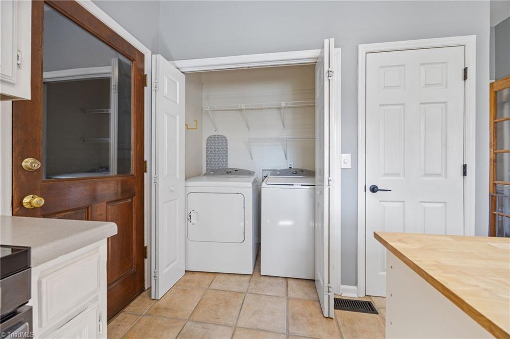 2802 Breckenridge Court High Point, NC 27265 - Photo 14 of 49