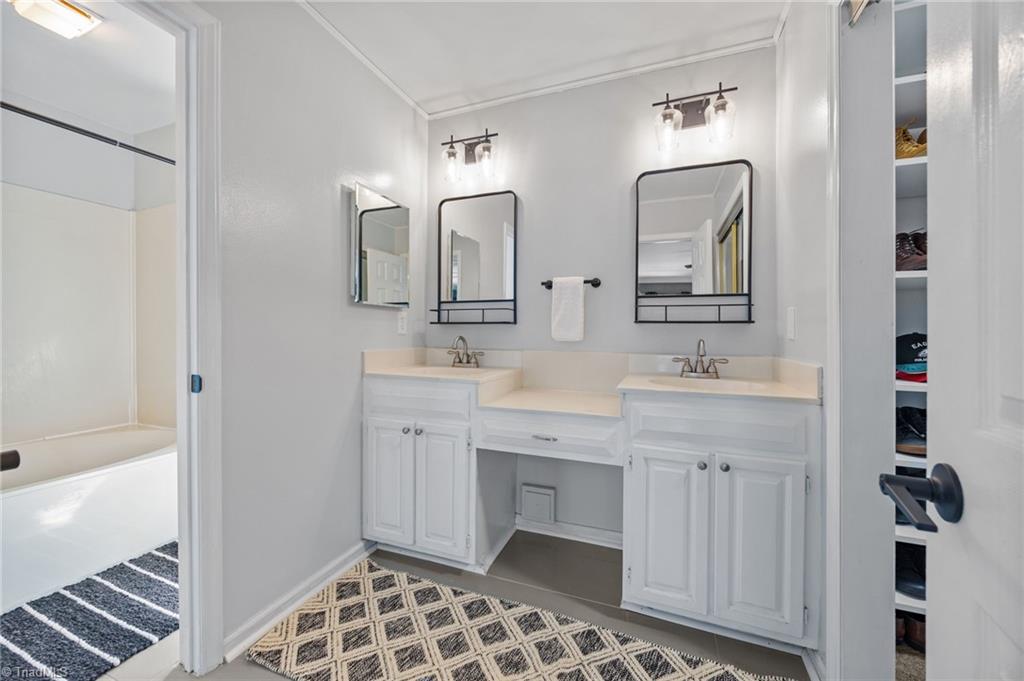 2802 Breckenridge Court High Point, NC 27265 - Photo 21 of 49