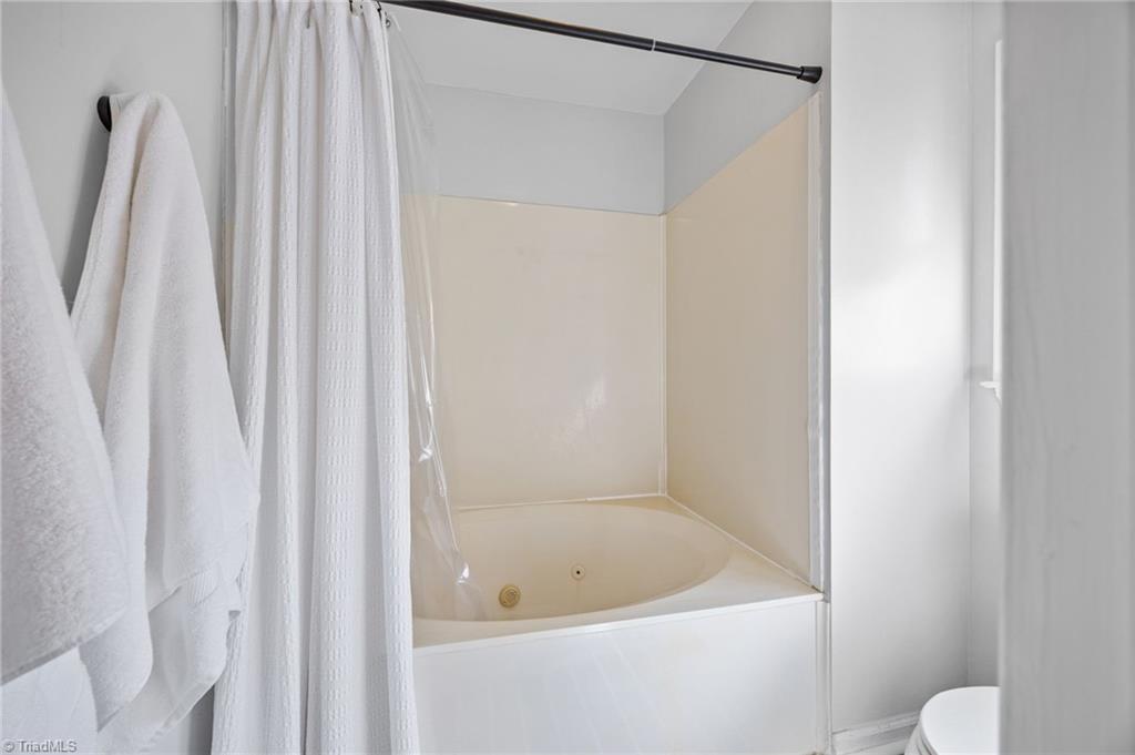 2802 Breckenridge Court High Point, NC 27265 - Photo 22 of 49