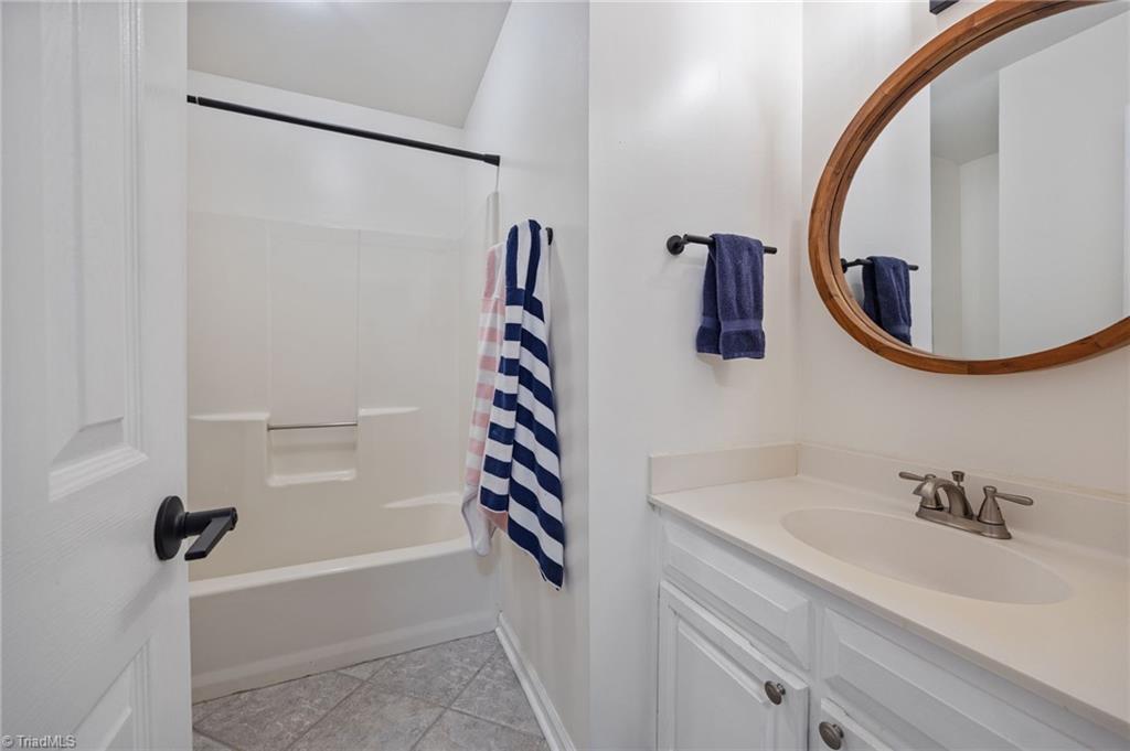 2802 Breckenridge Court High Point, NC 27265 - Photo 28 of 49