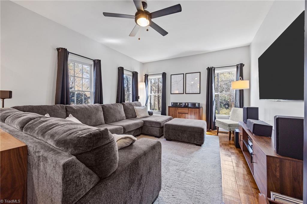 2802 Breckenridge Court High Point, NC 27265 - Photo 3 of 49