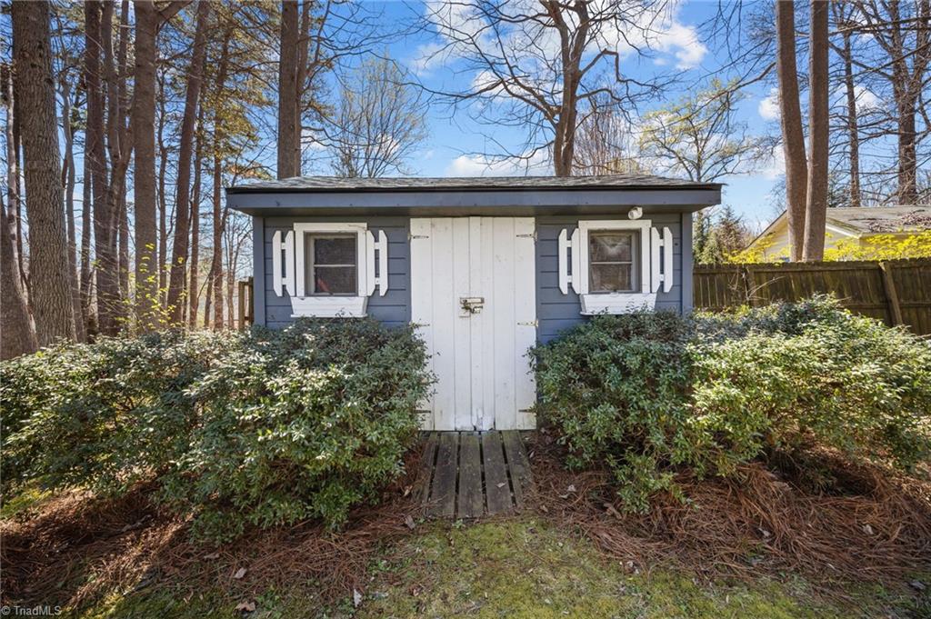 2802 Breckenridge Court High Point, NC 27265 - Photo 33 of 49