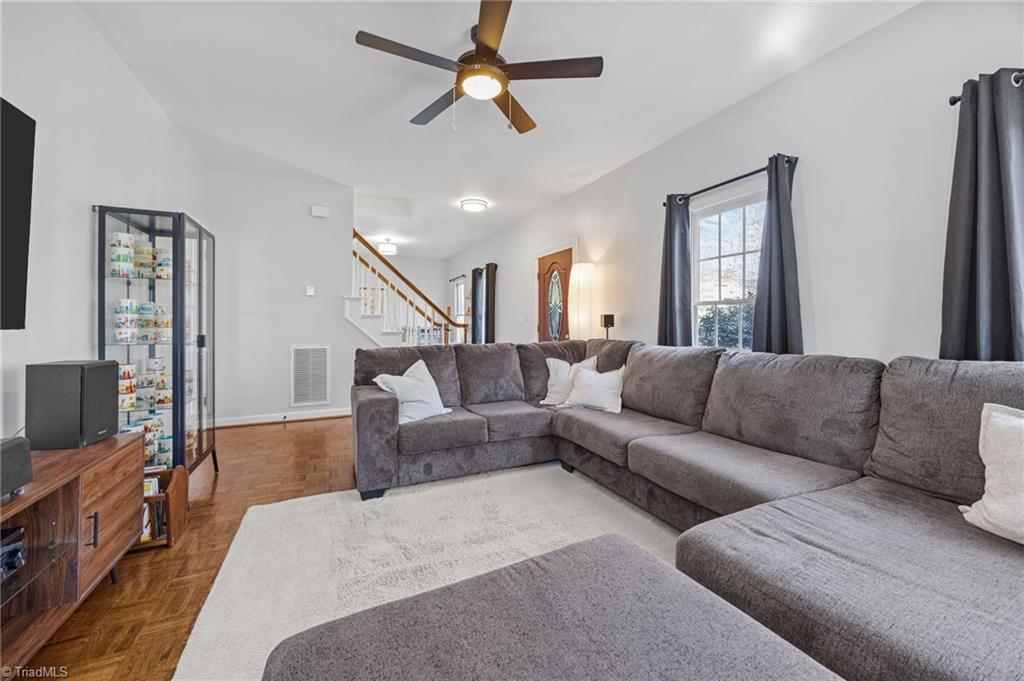 2802 Breckenridge Court High Point, NC 27265 - Photo 4 of 49