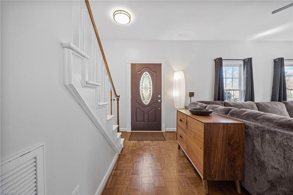 2802 Breckenridge Court High Point, NC 27265 - Photo 5 of 49