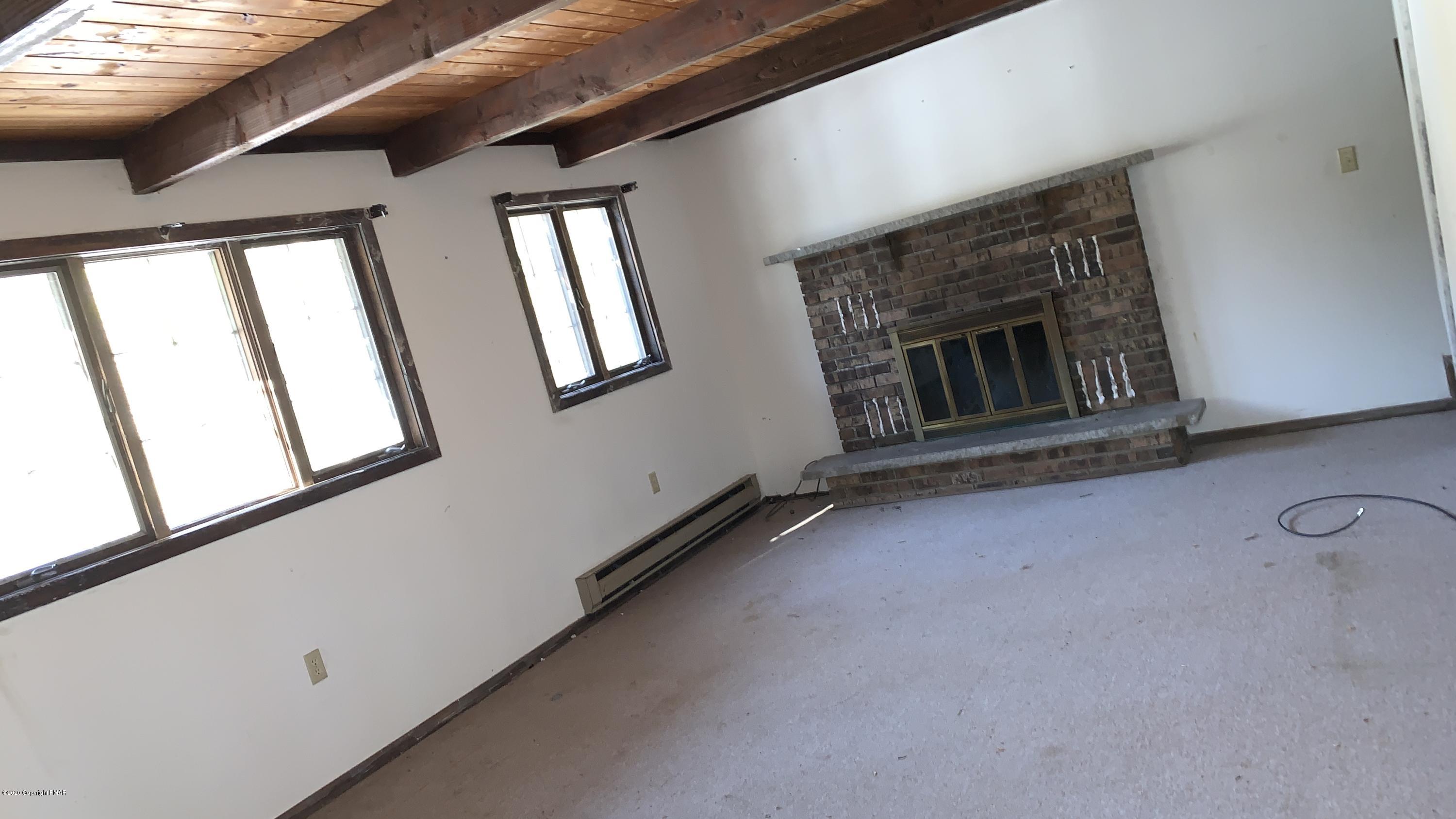 6014 Decker Road Bushkill, PA 18324 - Photo 4 of 24 2020-01-22 13.35.07
