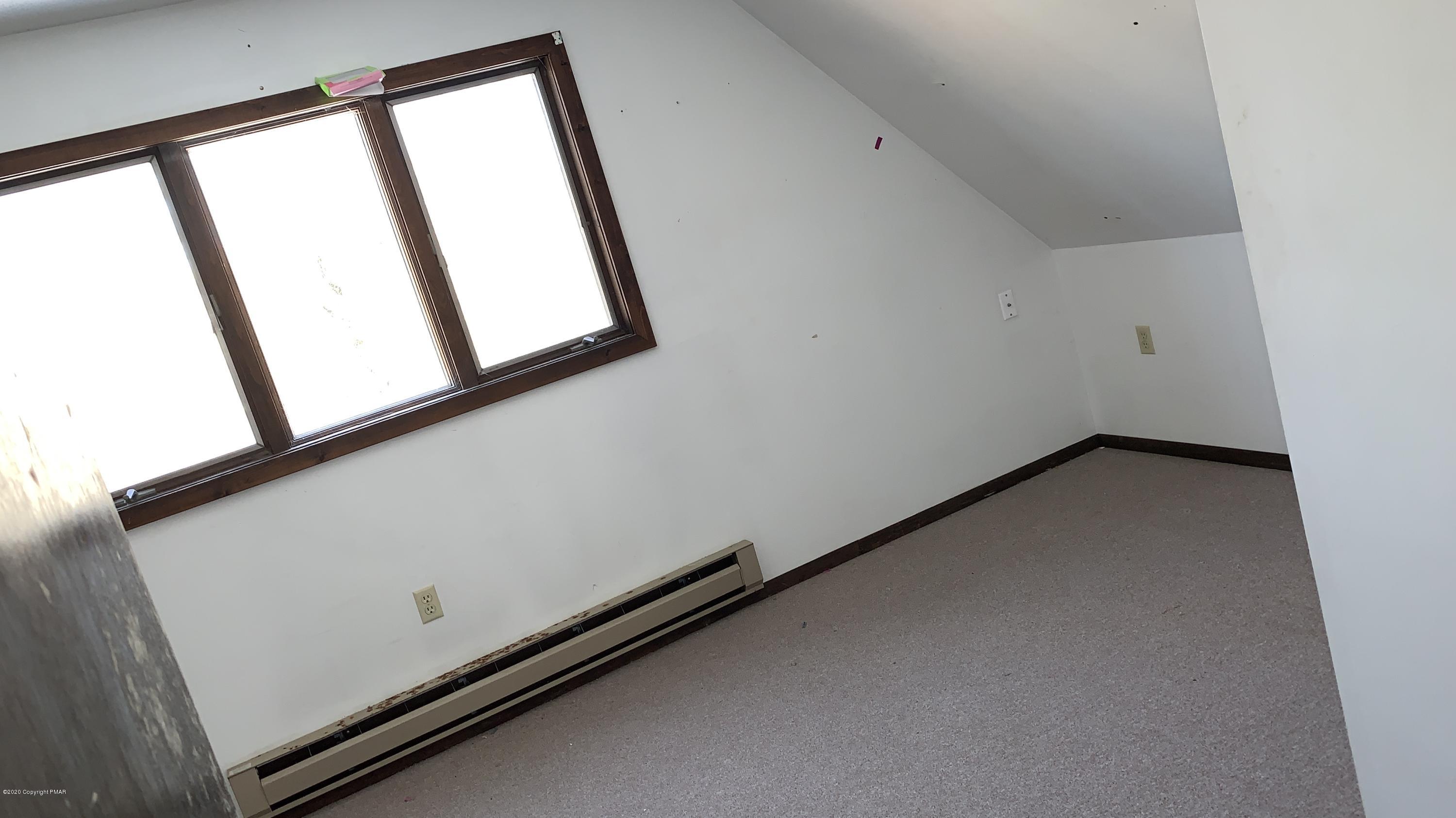 6014 Decker Road Bushkill, PA 18324 - Photo 8 of 24 2020-01-22 13.35.58