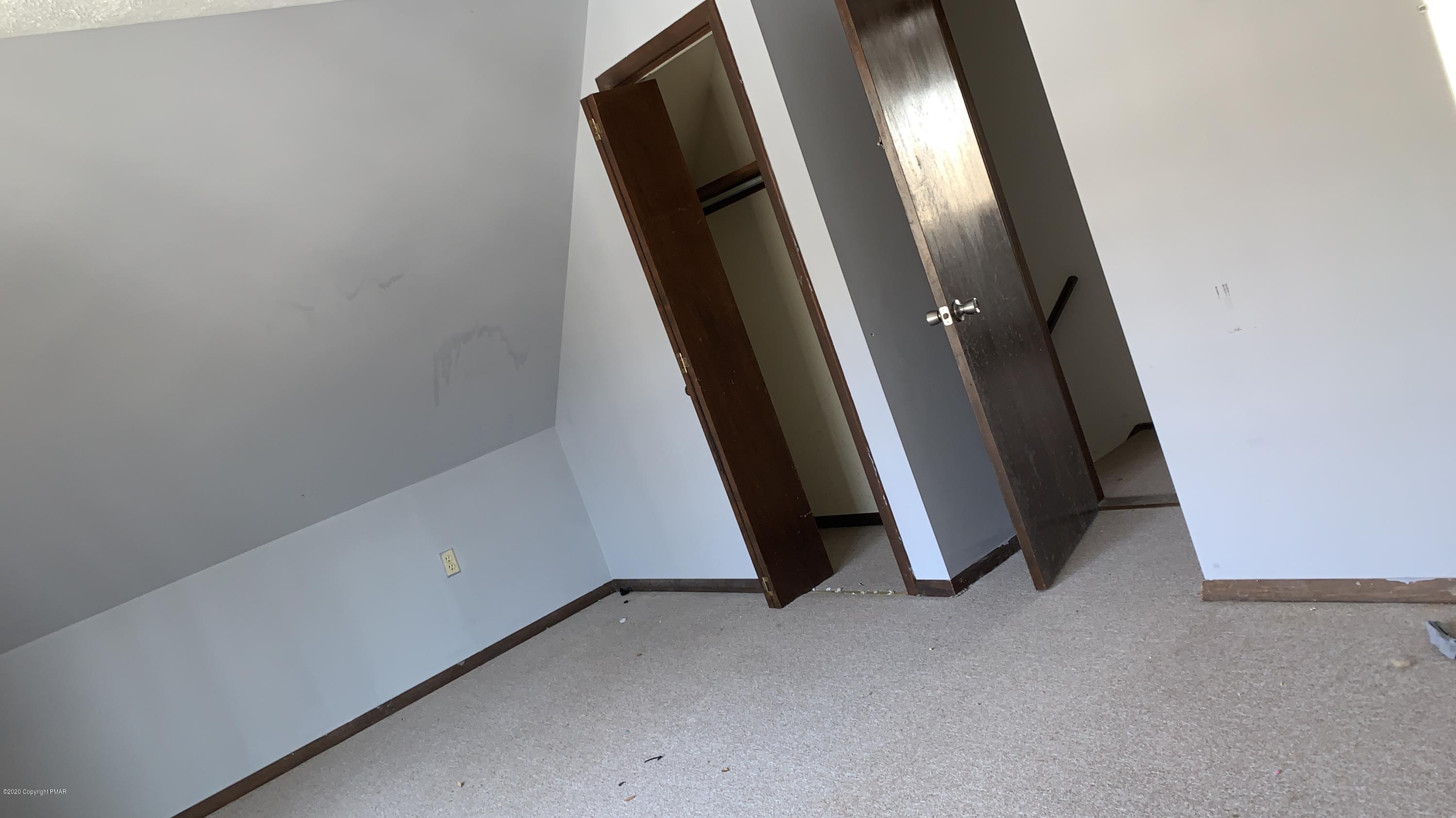 6014 Decker Road Bushkill, PA 18324 - Photo 9 of 24 2020-01-22 13.36.37
