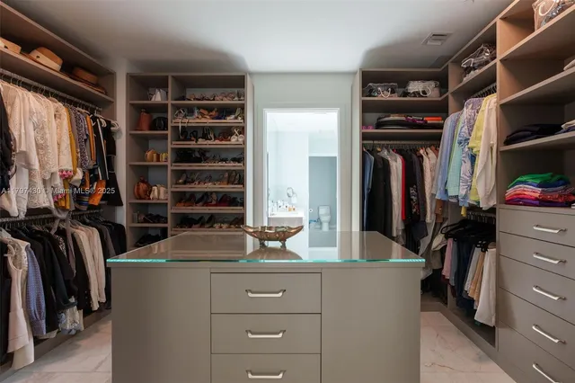 $12,900 | 480 Northeast 31st Street, Unit 3407, Miami, FL 33137