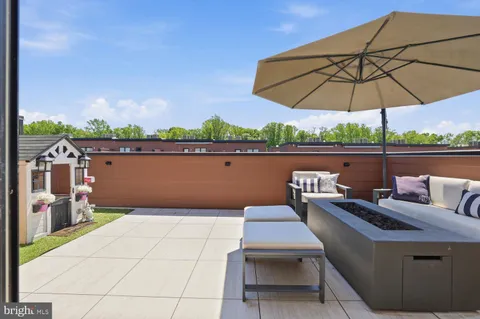 $995,000 | 3913 Cranes Bill Court, Rockville, MD 20852