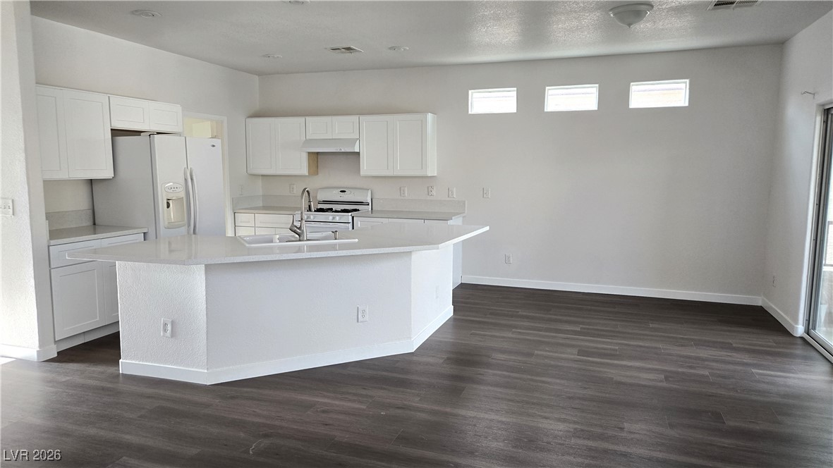 8229 Time Machine Avenue Las Vegas, NV 89113 - Photo 3 of 14