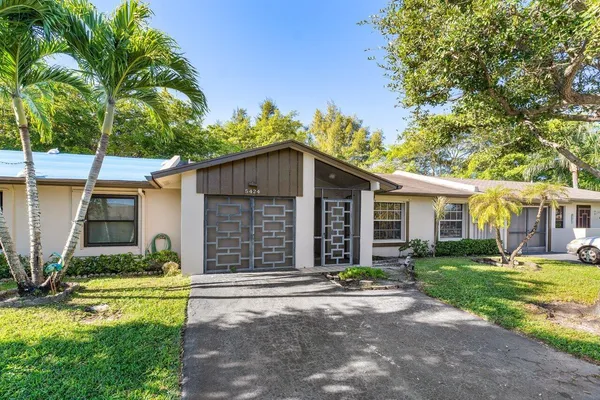 $299,000 | 5424 Viburnum Circle, Delray Beach, FL 33484