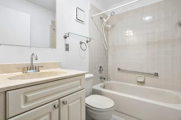 $299,000 | 5424 Viburnum Circle, Delray Beach, FL 33484