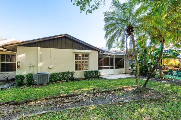 $299,000 | 5424 Viburnum Circle, Delray Beach, FL 33484