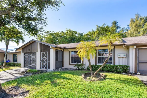 $299,000 | 5424 Viburnum Circle, Delray Beach, FL 33484