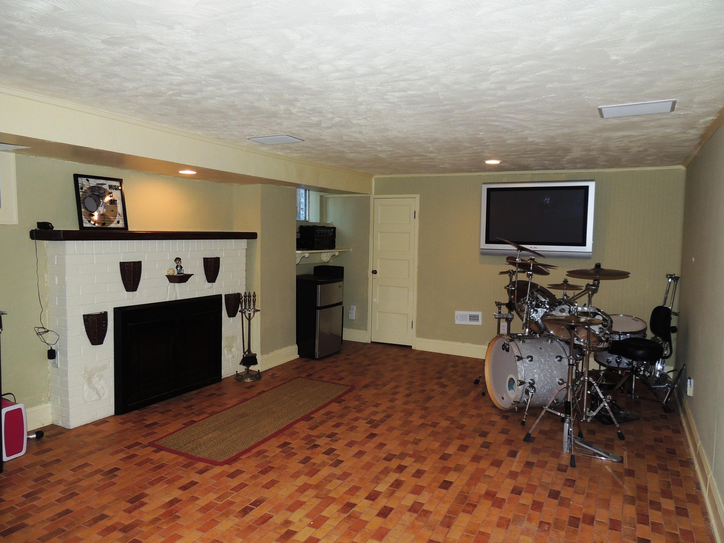 1851 Mt Vernon Road Southwest Roanoke, VA 24015 - Photo 22 of 32 Family Room