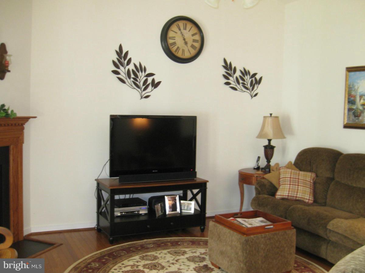 26282 Ruther Glen Road Ruther Glen, VA 22546 - Photo 9 of 30 Family Room