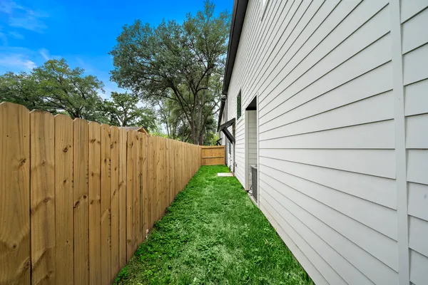 $2,199 | 2623 Huntington Creek Lane, Houston, TX 77093