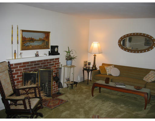 17 Curve Street Needham, MA 02492 - Photo 4 of 8