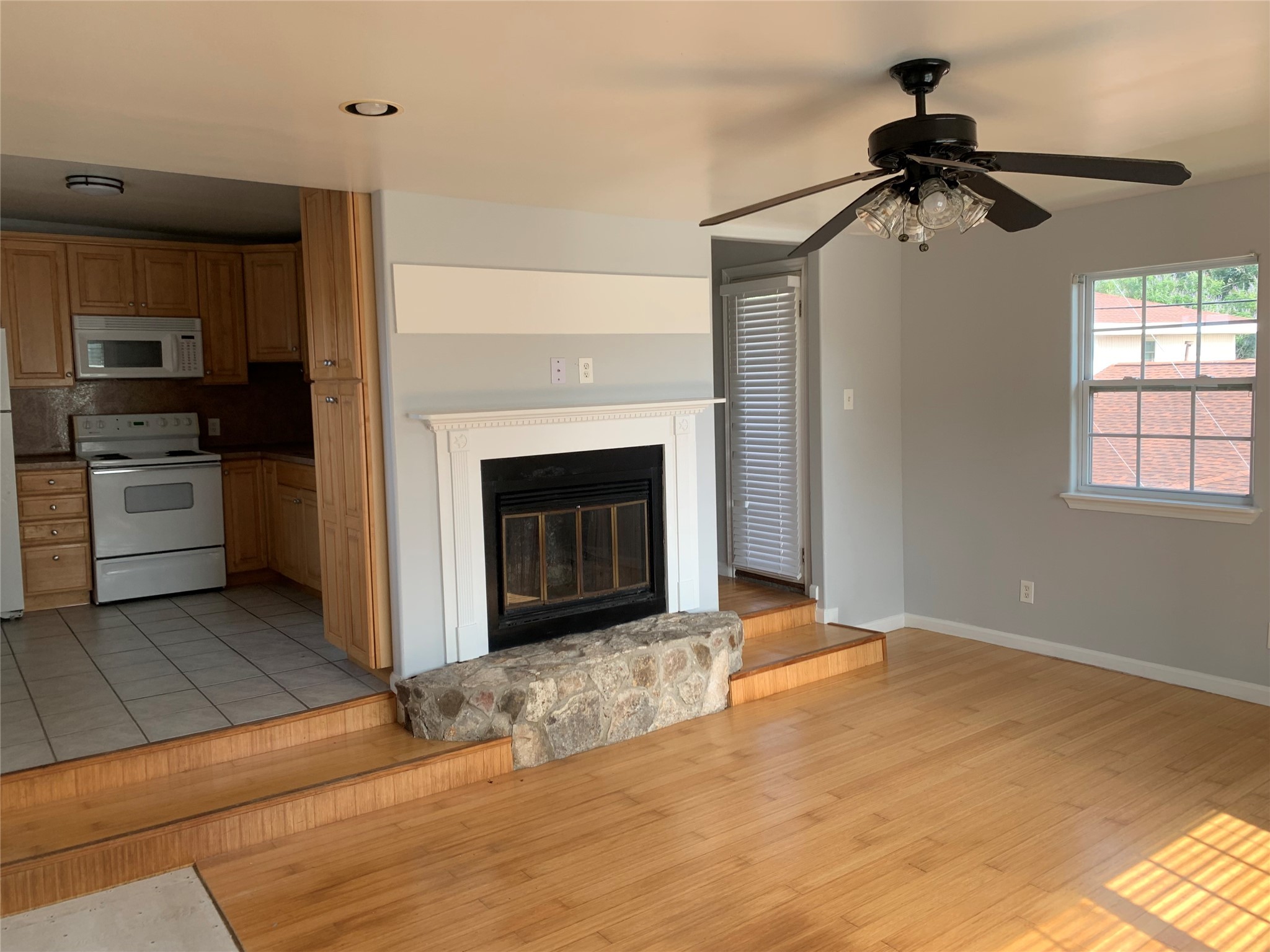 213 1st Street, Unit B Galveston, TX 77550 - Photo 2 of 16 a view of a livingroom with a fireplace