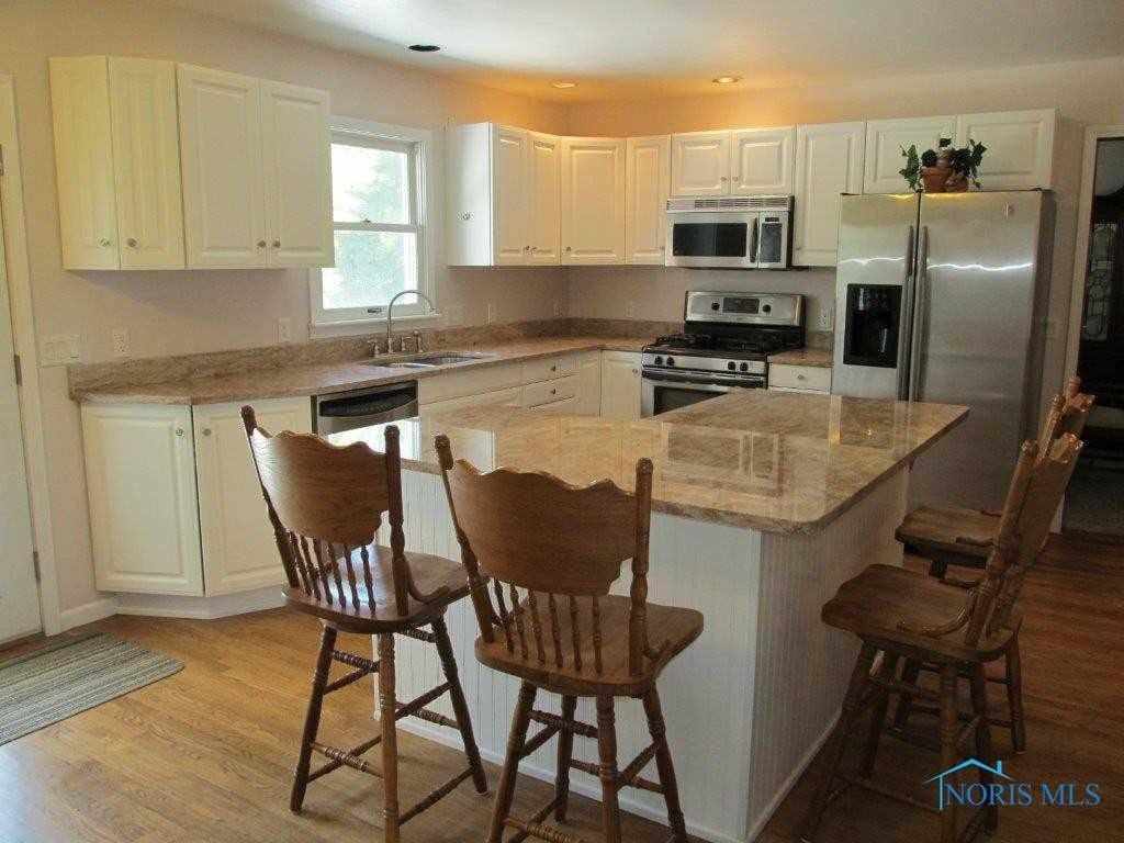 10060 Monclova Road Monclova, OH 43542 - Photo 7 of 19 Kitchen.