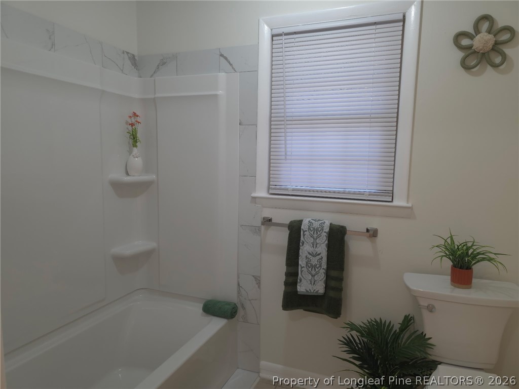 5945 Muscat Road Hope Mills, NC 28348 - Photo 19 of 36 a bathroom with a tub