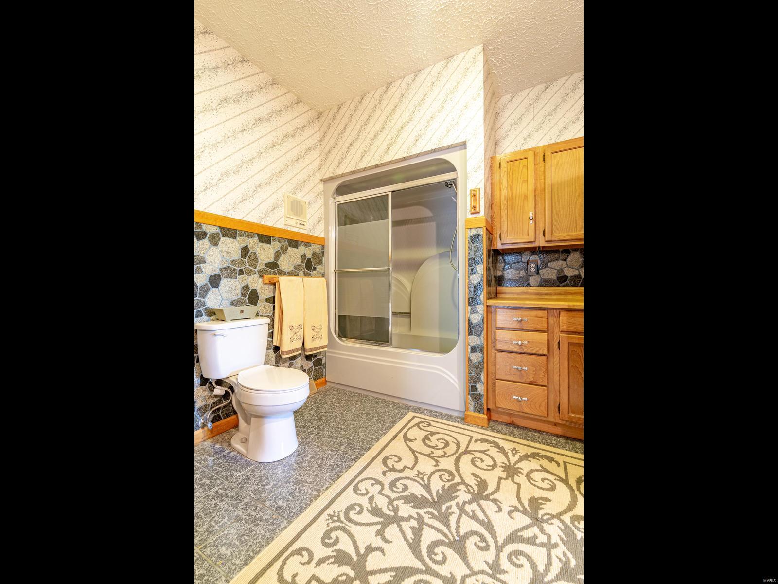 124 Prairie Lane Alton, IL 62002 - Photo 35 of 69 Gallery Image 35