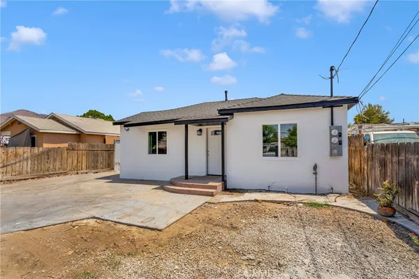 $2,400 | 7355 Lynwood Way, Highland, CA 92346