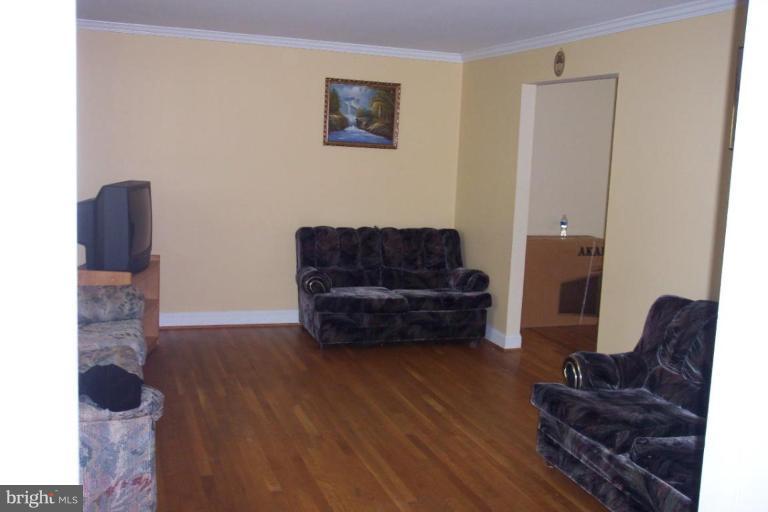 3419 Stonesboro Road Fort Washington, MD 20744 - Photo 3 of 10 Living Room