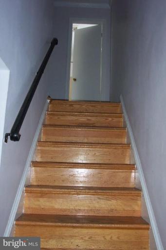 3419 Stonesboro Road Fort Washington, MD 20744 - Photo 6 of 10 Staircase